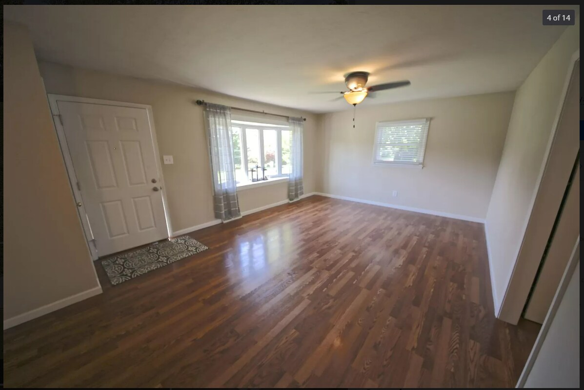 Living room - 5675 S Fairfax Rd