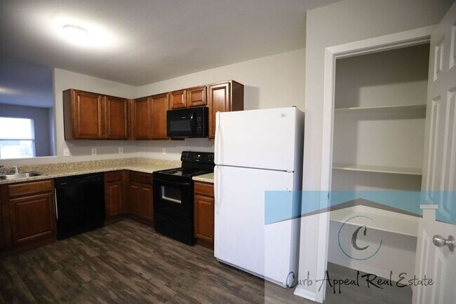 Photo - Move in special $900!! Beautiful 3 bed / 2 bath home with fenced back yard - Nettleton!!