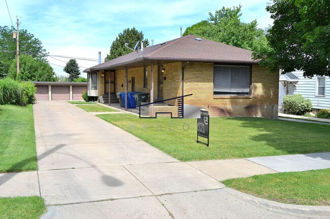 Quincy Duplex - Quincy Duplex Apartment Unit 3369