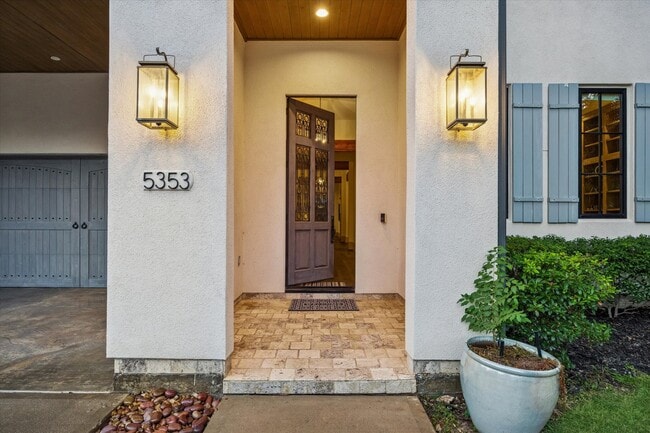 Photo - 5353 Lampasas St