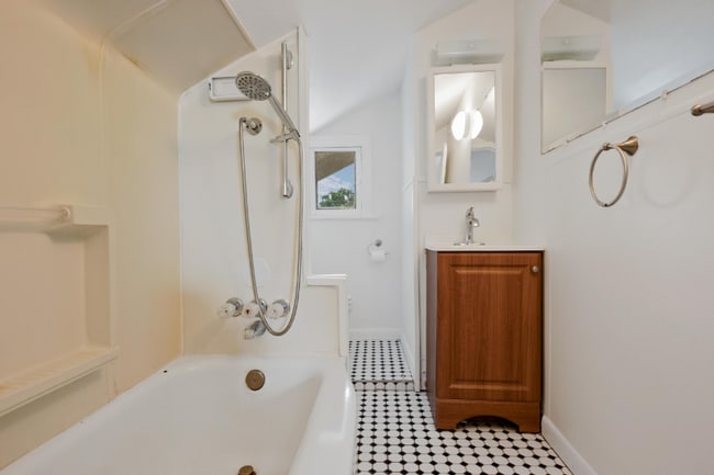 Photo - 1460 Boston St Unidad B Top