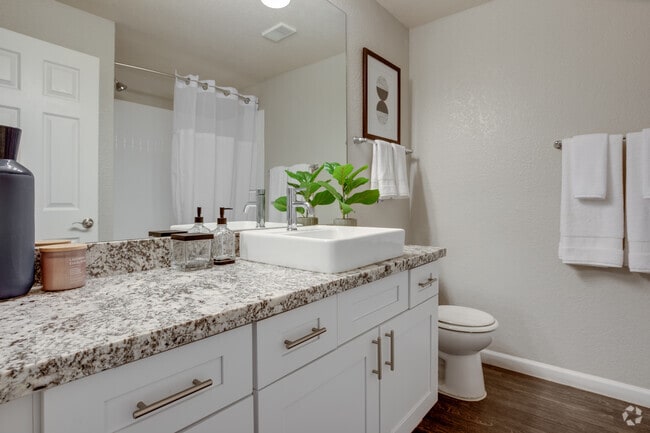 2BR, 2BA - 1,100 SF