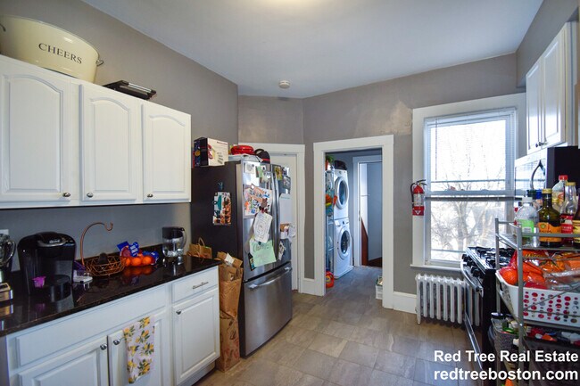 83 Surrey St Unit 1