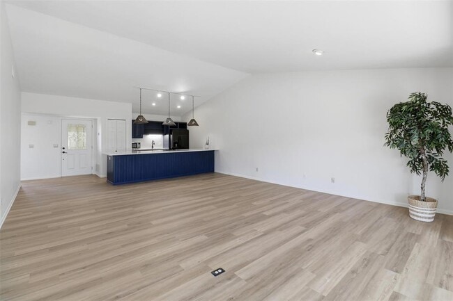 Photo - 100 Bay Point Dr