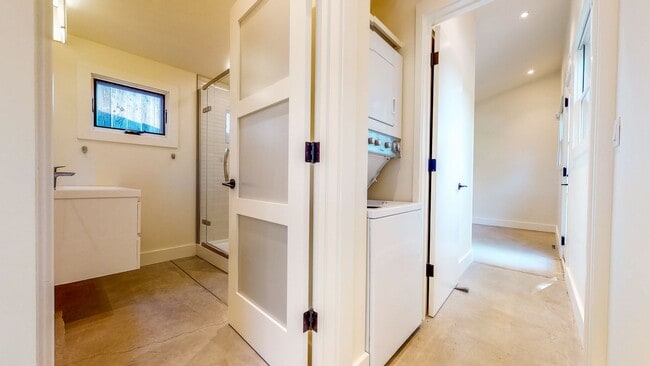 Photo - 945BROWNSTREET Unidad B