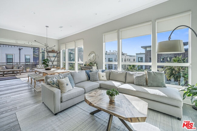 5827 Meadowlark Pl Unit 3