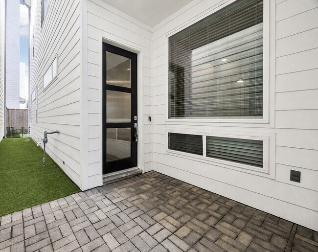 Photo - 1213 Crockett St