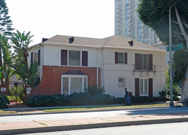 Building Photo - Shirley Court Rental