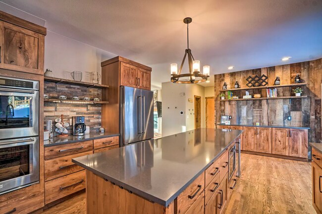 Photo - 6905 Sprucedale Park Way