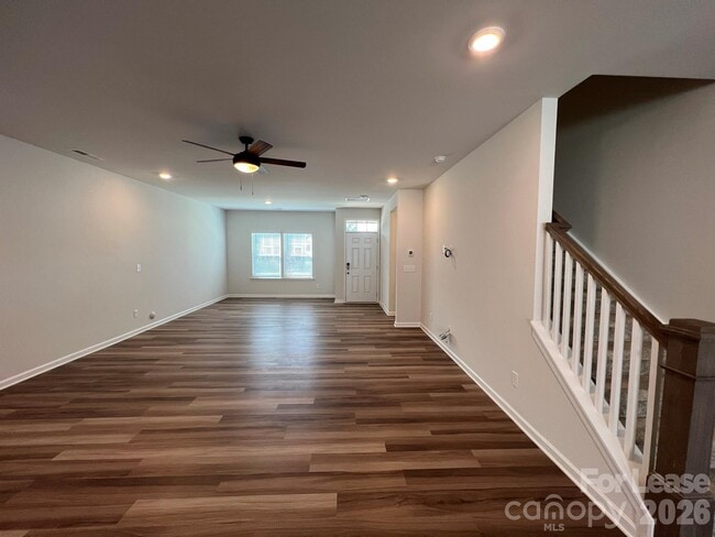 Photo - 208 Sagecroft Ln