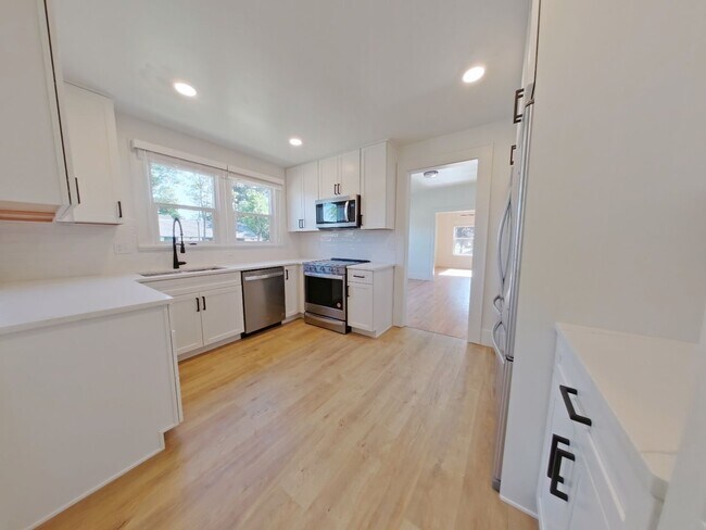 Photo - Remodeled 7 bedroom plus bonus room campus house!