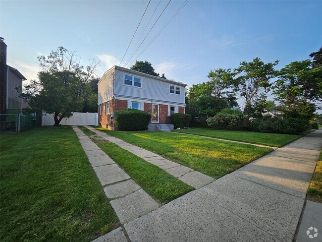Building Photo - 1571 Powers Ave Rental