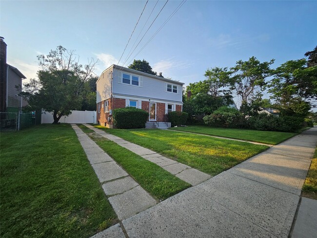 Photo - 1571 Powers Ave House