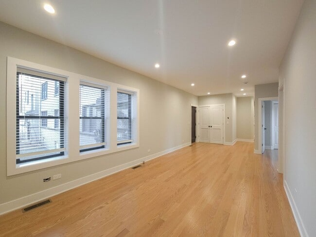 Building Photo - 4816 N Wolcott Ave Unit 4841-1B