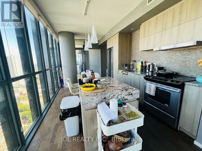 Photo - 101 Charles St E Unité 2810