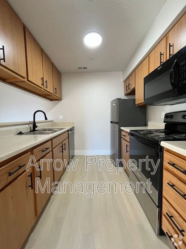 Building Photo - 2344 N 44th St Unit 18 Rental