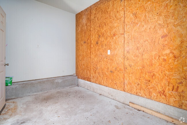 3BR, 2BA - 1475SF - Storage