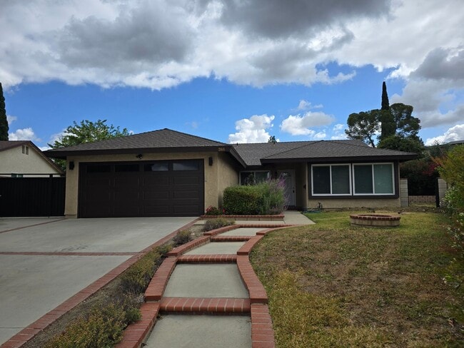 Building Photo - Lovely 3 Bedroom Home in Walnut
