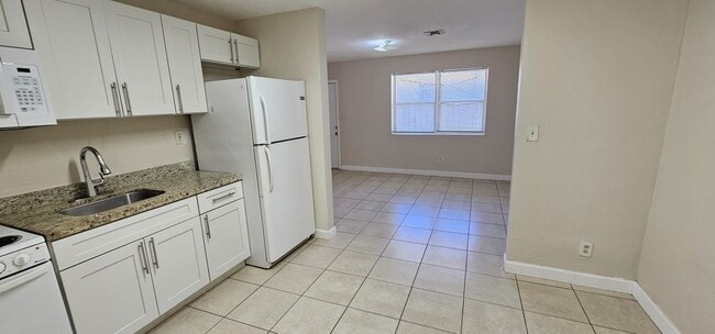 Photo - 2860 NW 15th St