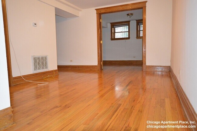 Photo - 3912 N Greenview Ave Unit 1