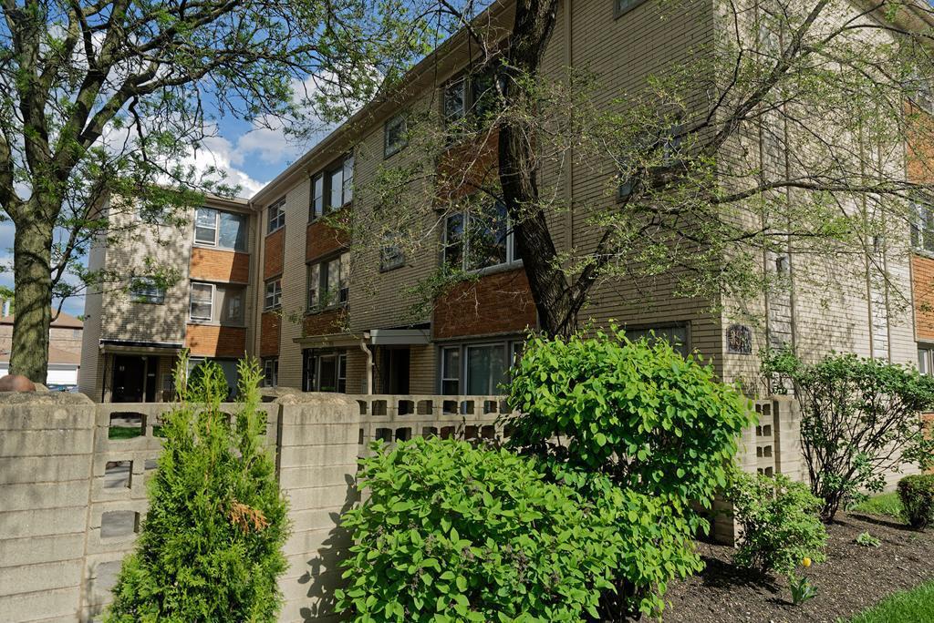 Beautiful courtyard - 3515 S Harlem Ave Unit 6B