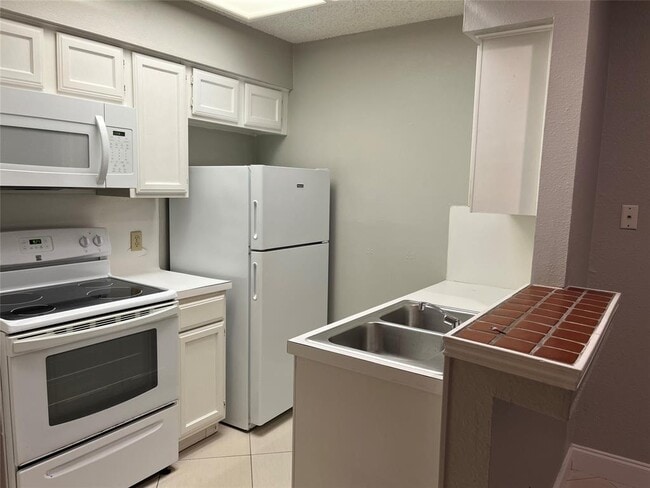 Photo - 3111 Tom Green St Unidad 107