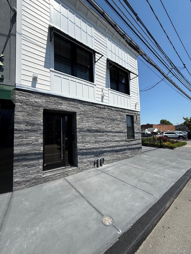 Building Photo - 36 Lakeville Rd