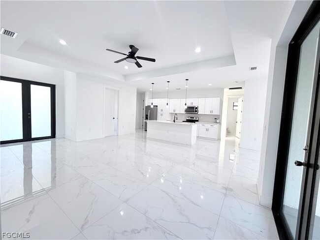 Photo - 312 Rosanna Ave