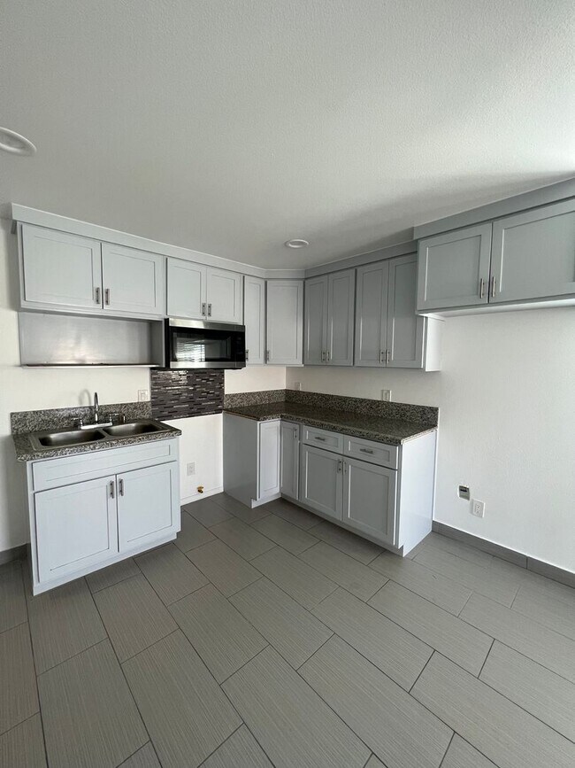 8677 Dearborn Ave Unit 8677 Dearborn APT C