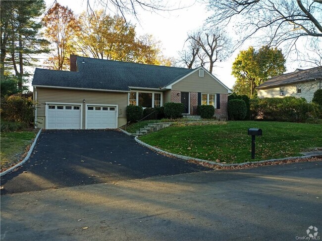 Building Photo - 5 Copper Beech Cir Rental