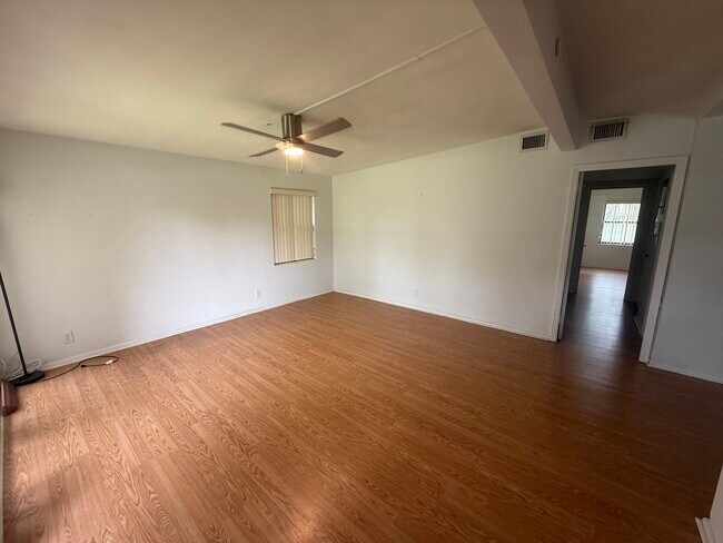 Photo - 810 5th Ave N