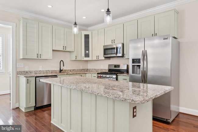 Photo - 908 Longfellow St NW