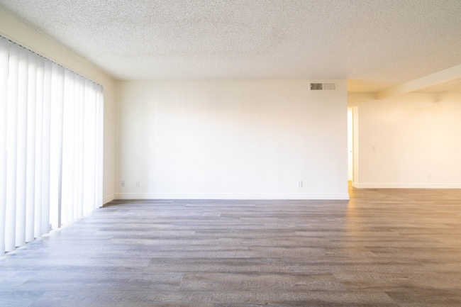 Photo - 311 Weston Cir Unit 211-24