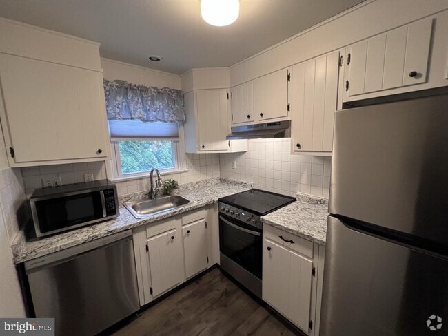 Building Photo - 100 Pennsylvania Ave Rental