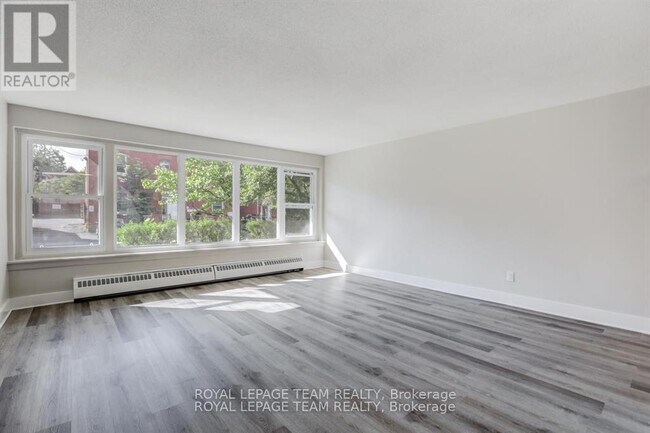 Photo - 325 Besserer St