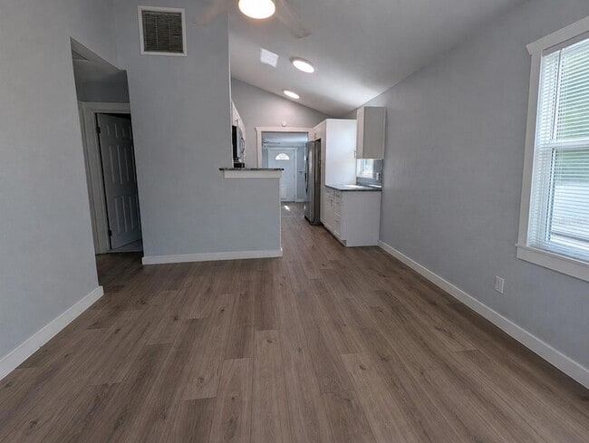 Photo - 5005 Newton Ave S