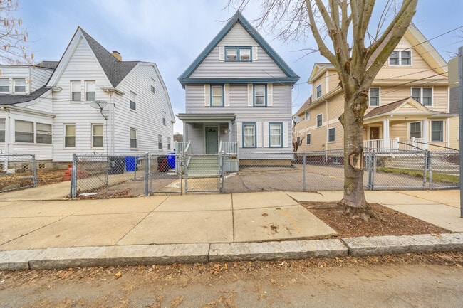 Building Photo - 31 Seattle St