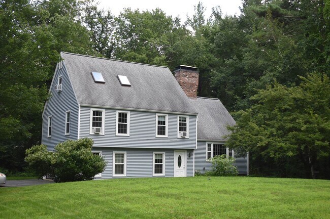 Well maintained, 3 Bedroom single family h... - Well maintained, 3 Bedroom single family h... House