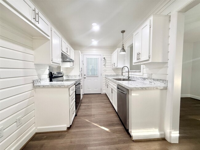 Photo - 137 Laurel St