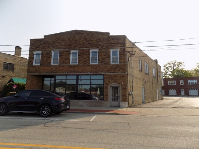 Building Photo - 328 Green Bay Rd