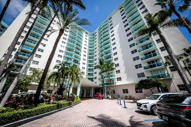 Building Photo - 3801 S Ocean Dr Unit 5A
