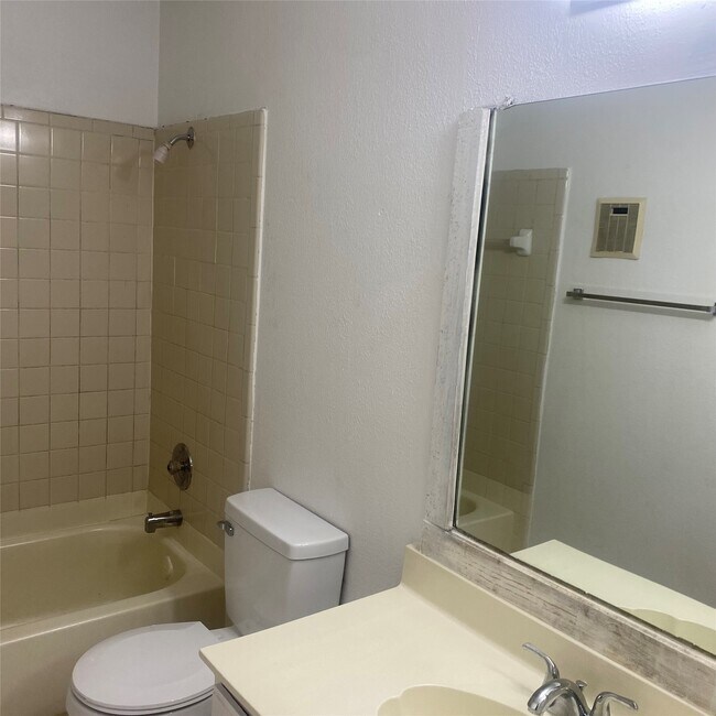 Photo - 9797 Leawood Blvd Unit 1414