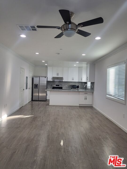 Building Photo - 2754 W 12th St