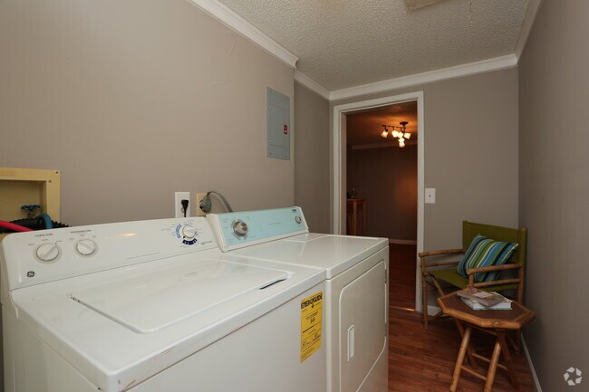 1BR, 1BA -564SF-Laundry Room Connections