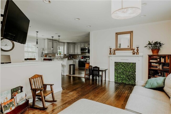 Photo - 1496 Woodland Ave SE