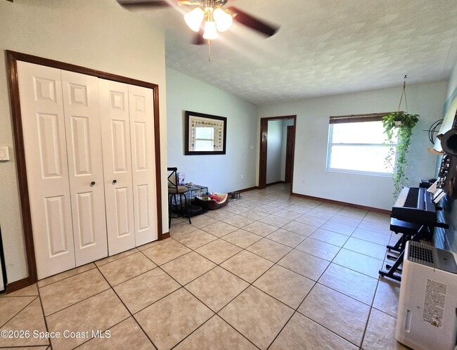 Photo - 210 Juniper Ave