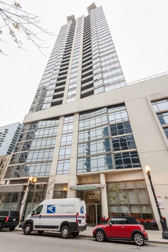 Photo - 100 E 14th St (Chicago, IL)