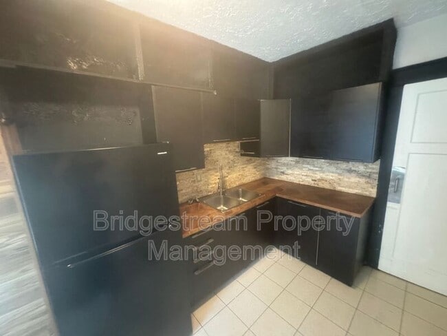 Photo - 823 Princeton Dr