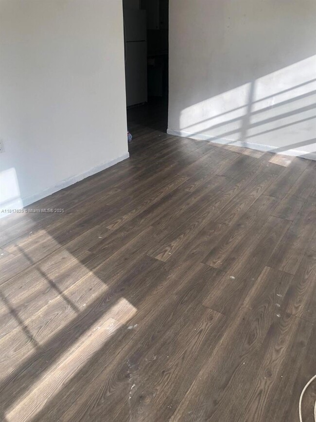 Photo - 215 SW 11th St Unidad A