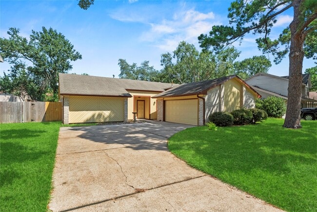 Building Photo - 15362 Meadow Village Dr Rental